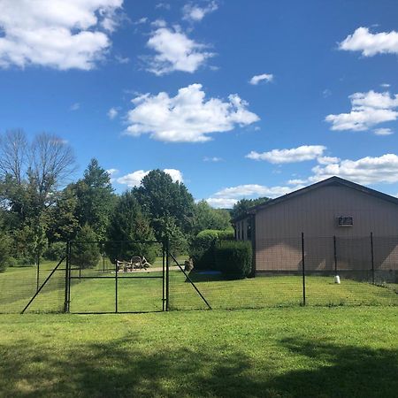 Fenced Yard Chalets From Good Dog Vacations At Big Valley Resort Sciota Εξωτερικό φωτογραφία