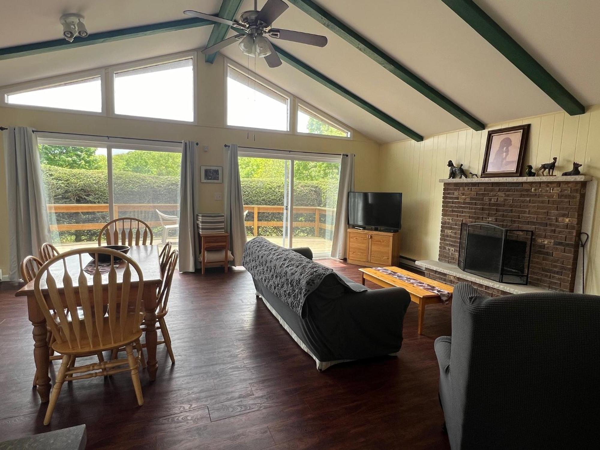 Fenced Yard Chalets From Good Dog Vacations At Big Valley Resort Sciota Εξωτερικό φωτογραφία
